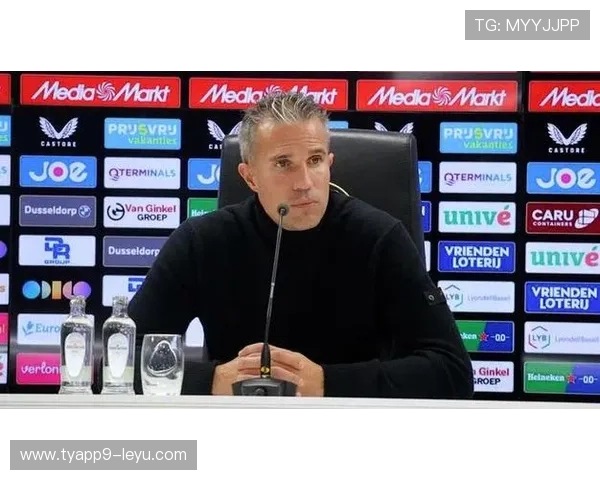 范佩西正式接任球队主帅，开启新征程！