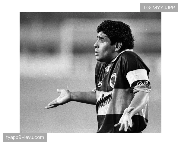 马拉多纳“上帝之手”重现赛场，传奇时刻点燃世界杯回忆