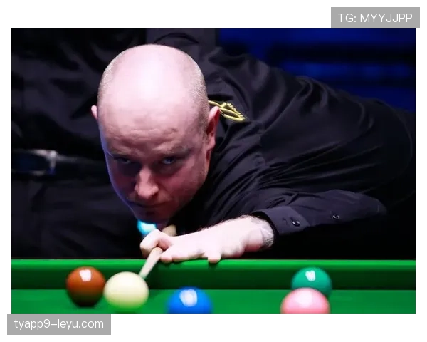 罗伯逊左路闪耀助球队关键取胜，状态强势回暖