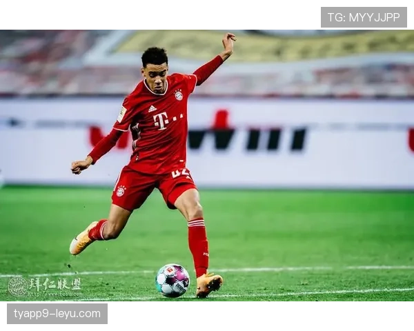 穆西亚拉赛前准备流程揭秘，展现其为比赛做好充分准备的职业态度与策略