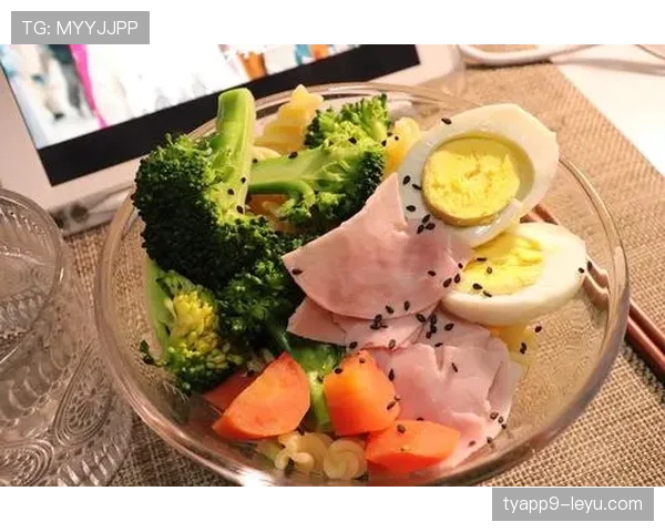 武磊家冰箱里塞满能量饮料，连娃喝的酸奶都换成蛋白粉了